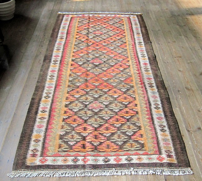 オールドキリム・ガズビン236×109cm 連なる花のモチーフ