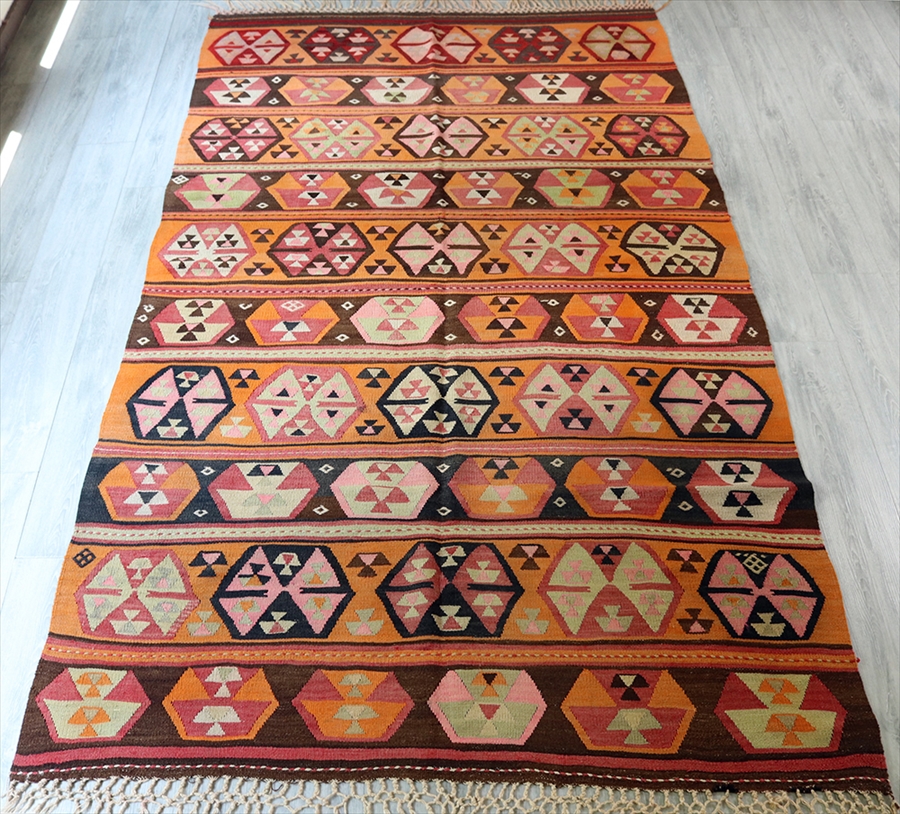 オールドキリム・シワス／カリヨラ263×155cm オレンジとピンクの六角形モチーフ