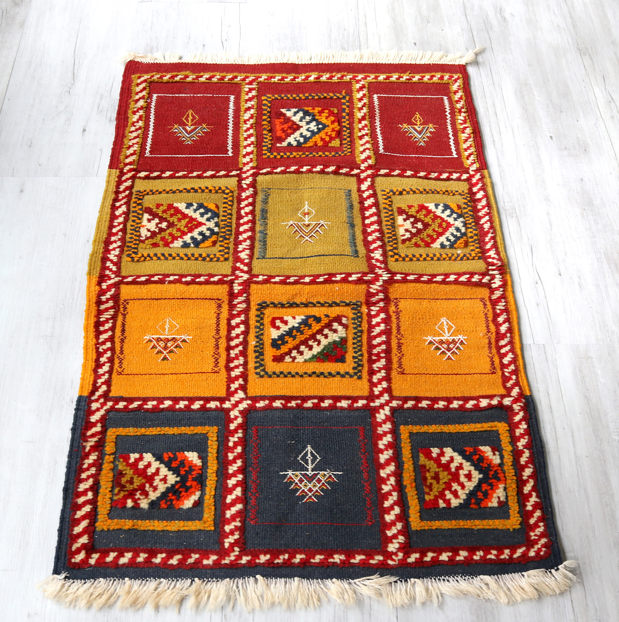 モロッコキリム・タズナフト/ヤストゥクサイズ105×68cm 凹凸のあるパイル織りミックス