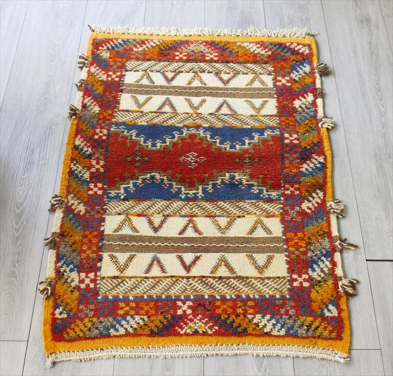 モロッコキリム・タズナフト/ヤストゥクサイズ104×67cm 凹凸のあるパイル織りミックス