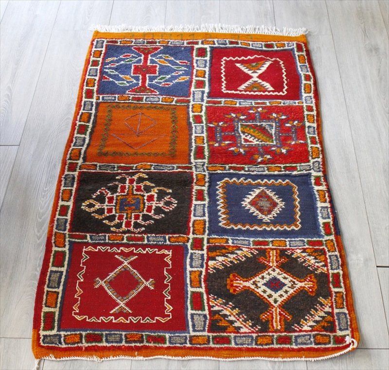モロッコキリム・タズナフト/ヤストゥクサイズ124×71cm 凹凸のあるパイル織りミックス