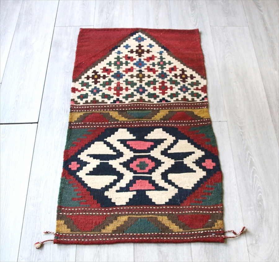 オールドキリム・カシュカイ族の草木染手織りキリム104×56cm マフラッシュ（収納袋）用のデザイン