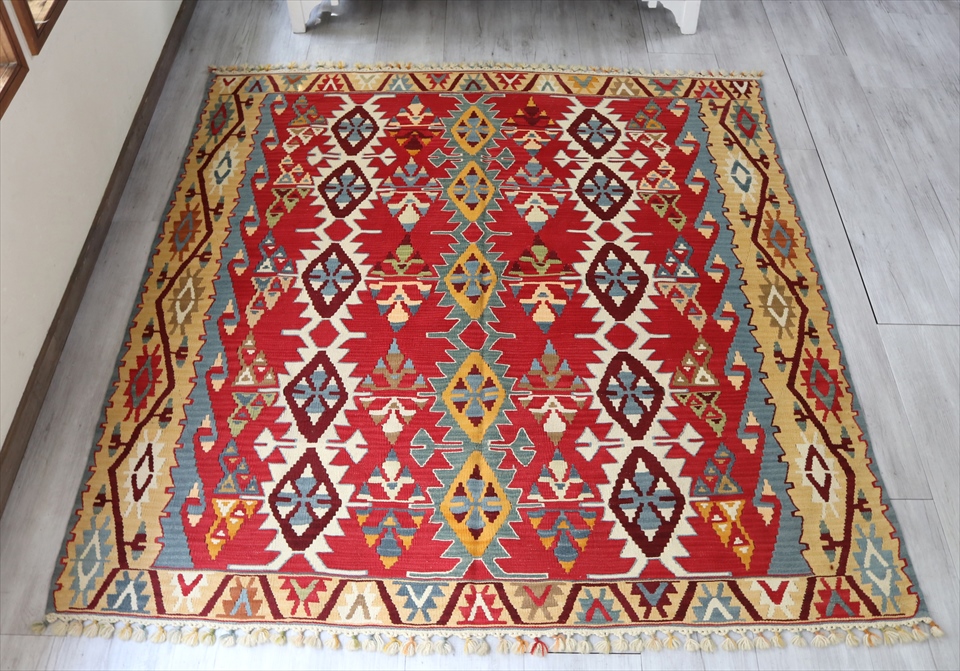 カイセリ産トルコ手織りキリム・幅の広いリビングサイズ191×178cm １５のサンドゥック