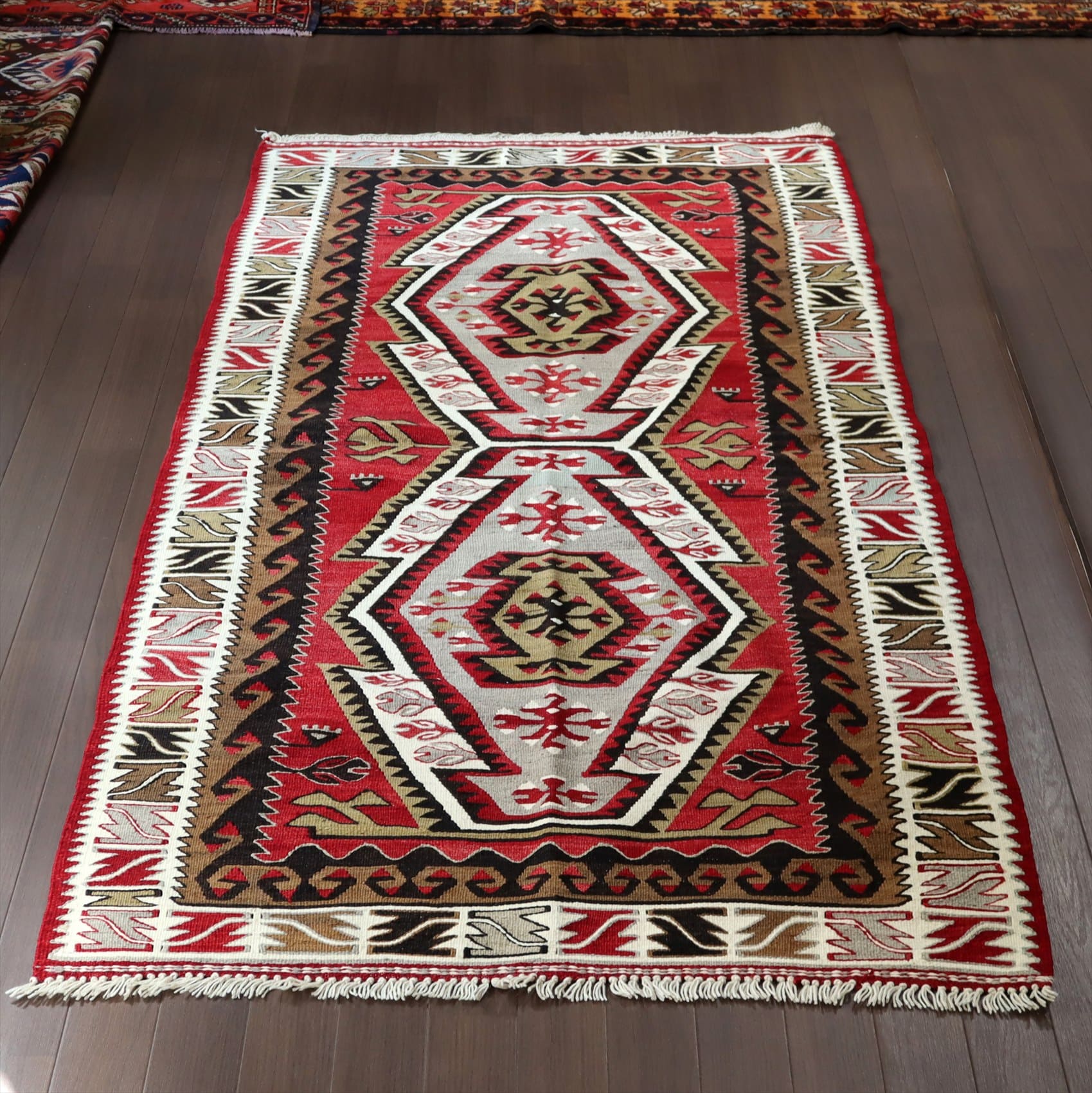アダナキリム/トルコの手織り　ウール210×108cm セッヂャーデ ２つのエリベリンデ