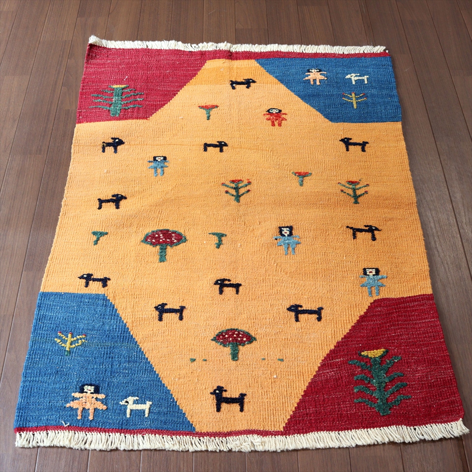 ギャッベキリム　遊牧民の織る風景のラグ110×82cm 黒山羊・スカートをはいた女の子