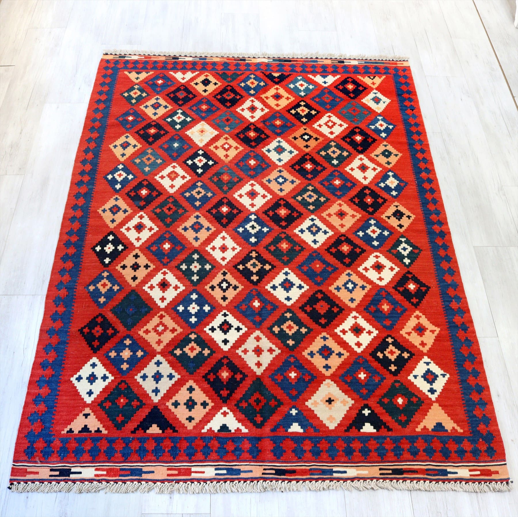 キリム・カシュカイ族の手織りキリム239×173cm レッド　カラフルなひし形モチーフ