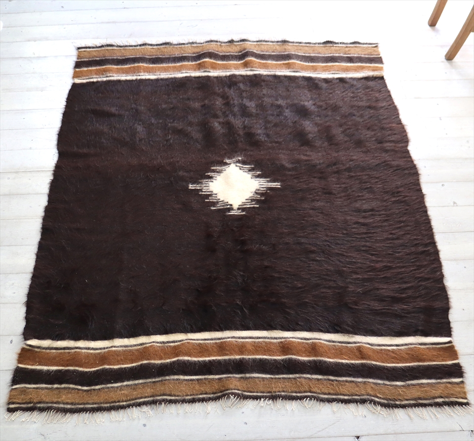 オールドキリム 毛布のような柔らかな織り地 Battaniye164×130cm ナチュラルカラー ひし形のメダリオン