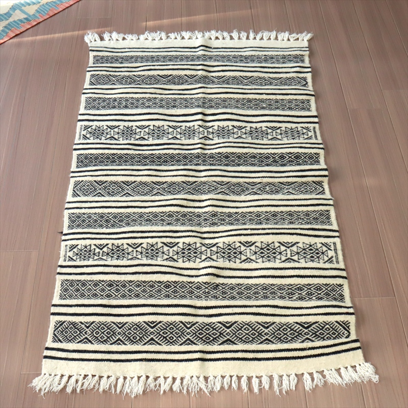 チュニジア・手織りキリム　アクセントラグ146×87cm ナチュラル×ブラック