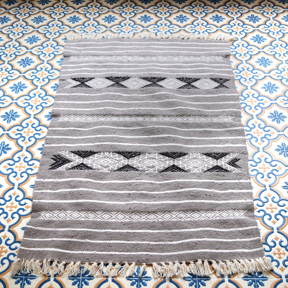 チュニジア・手織りキリム　玄関マットサイズ102×65cm グレー×ナチュラル
