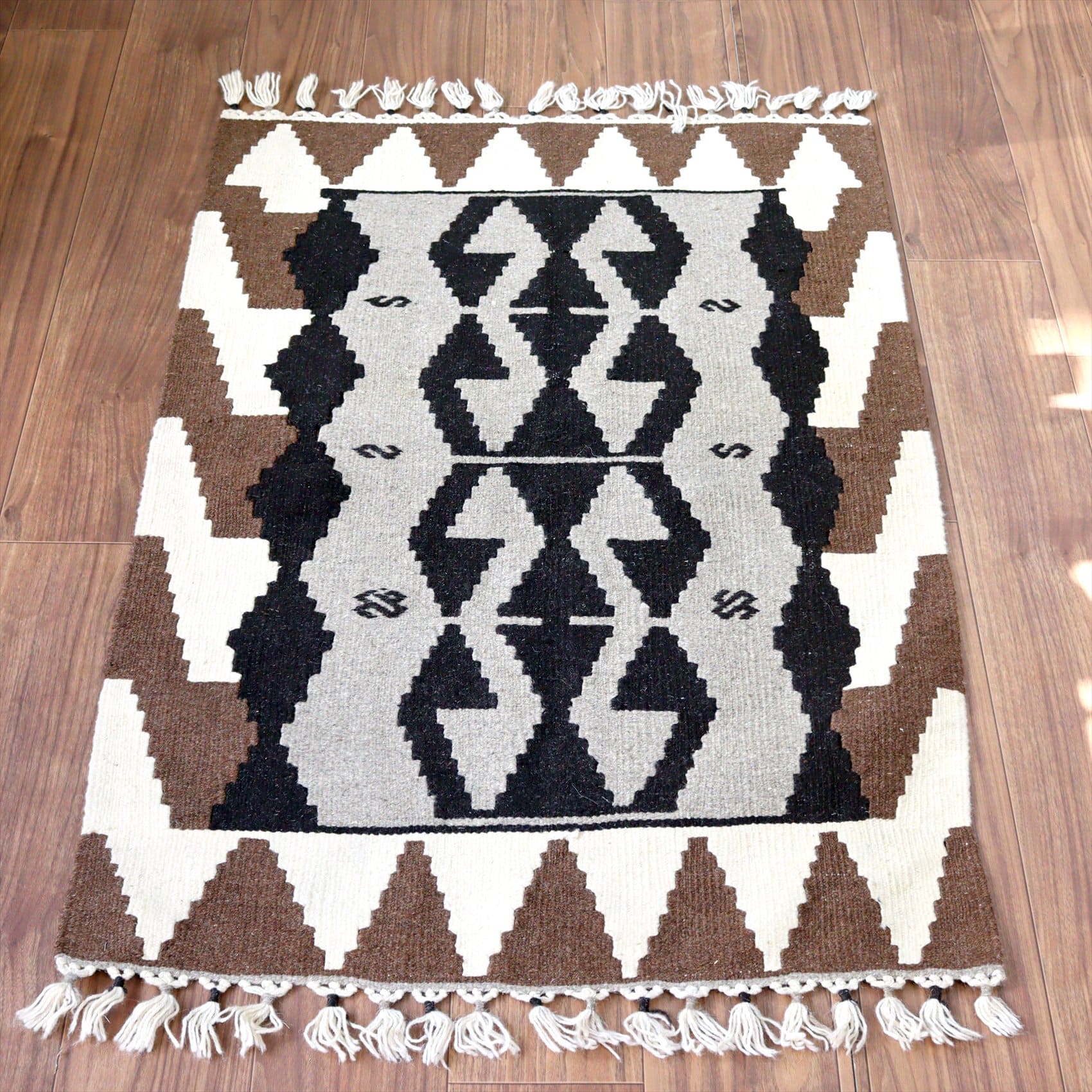 やわらかな織りのカイセリ産キリム・チェイレキ113×78cm ナチュラルモノトーン　雄羊の角