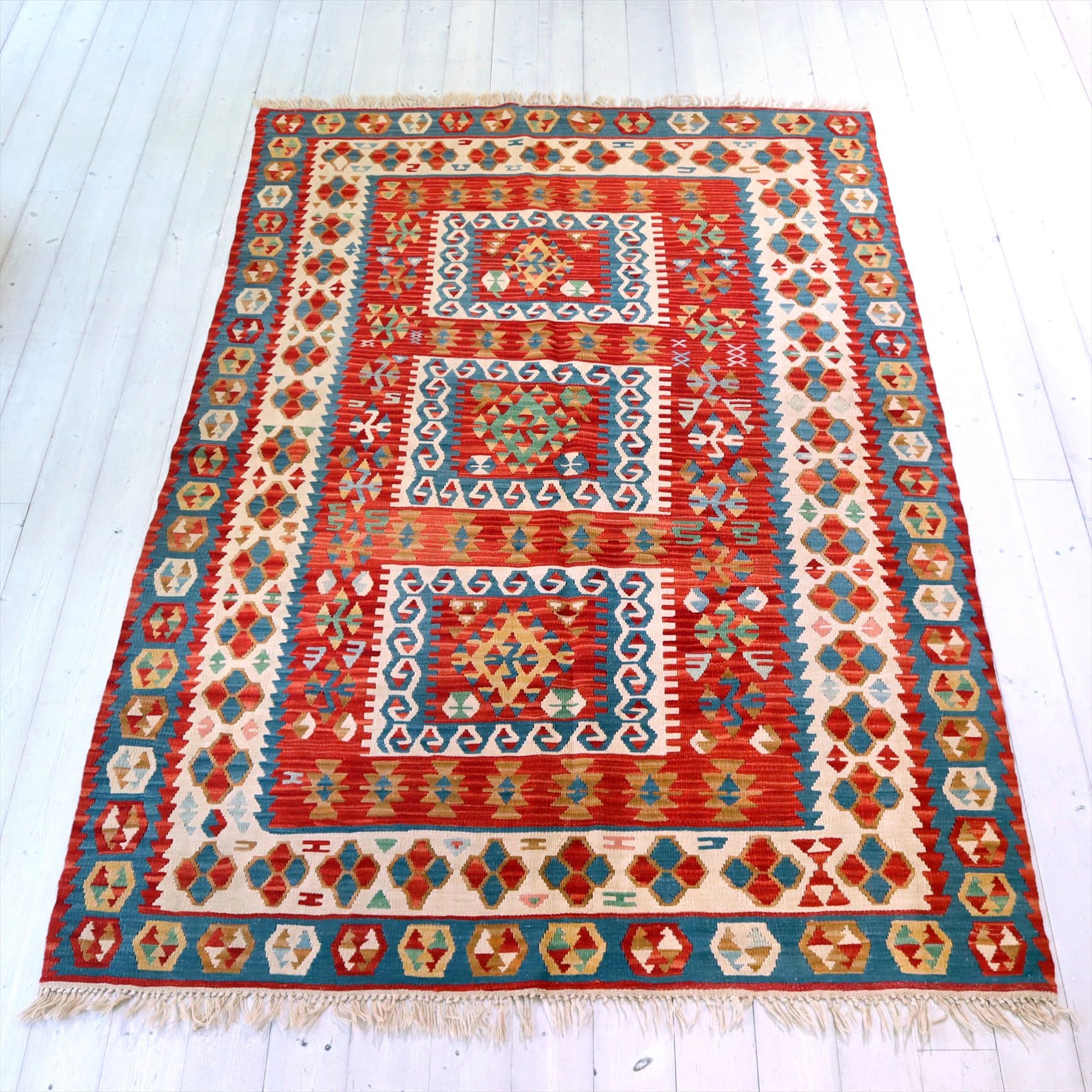 トルコの手織りキリム　カリヨラ219×145cm ３つのサンドゥック