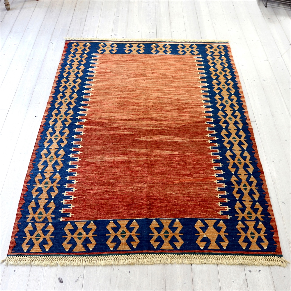 細かな織りのウシャクキリム・セッヂャーデ178×121cm 草木染のレッド・ブルー