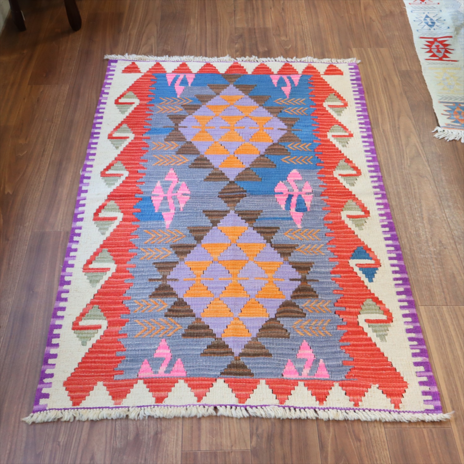 トルコキリム 手織りラグ143×94cm カイセリ産 明るい色の幾何学モチーフ