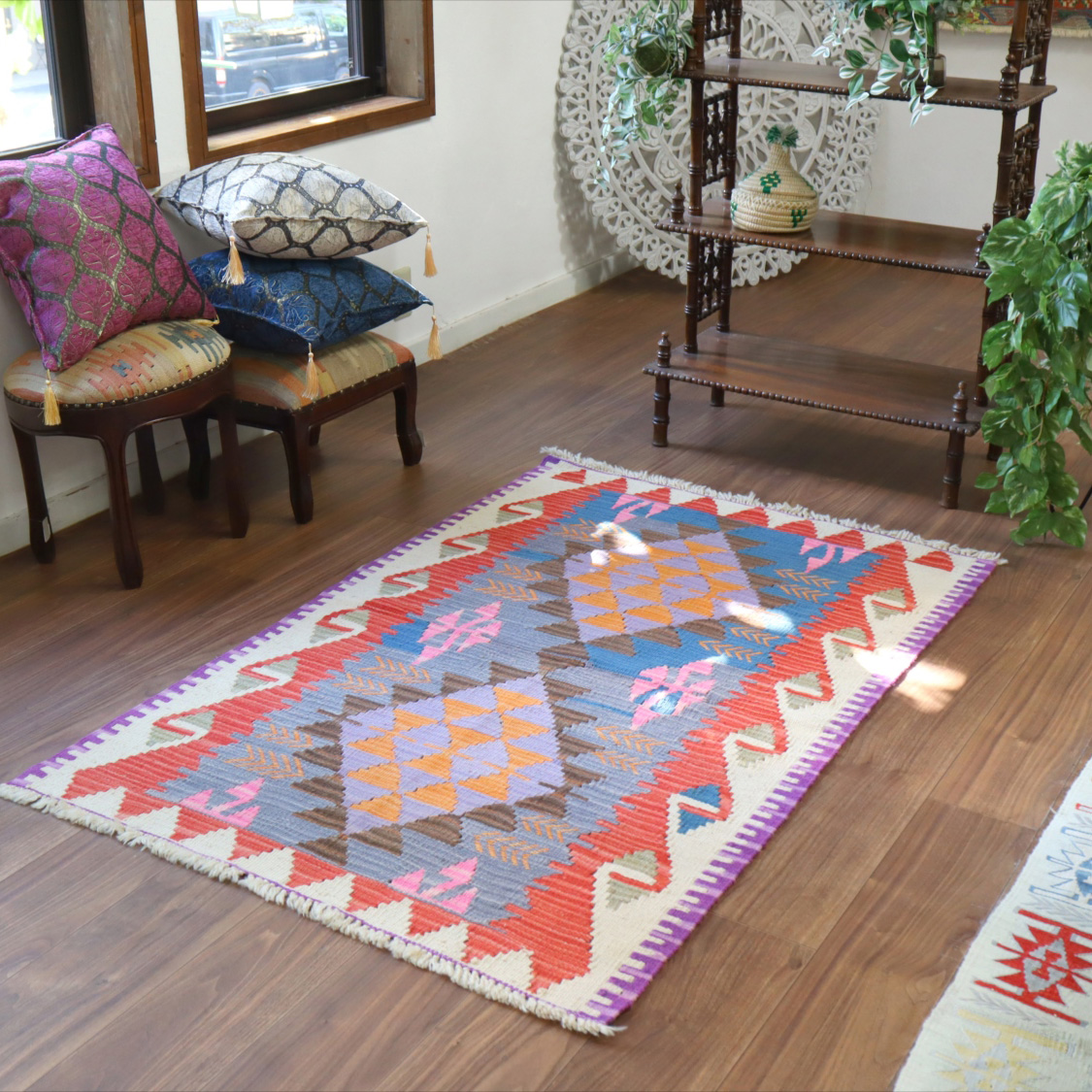 トルコキリム 手織りラグ143×94cm カイセリ産 明るい色の幾何学モチーフ