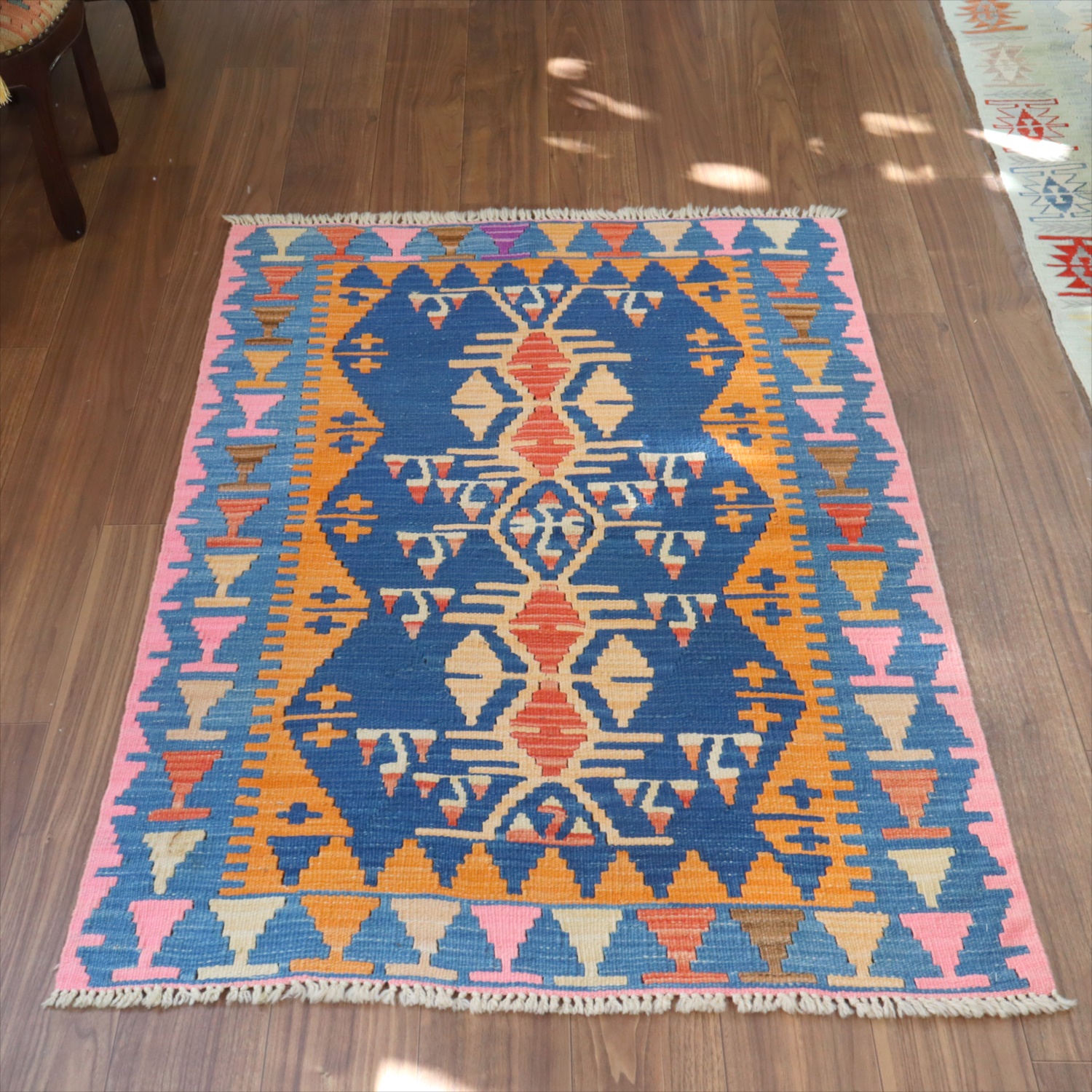 トルコキリム 手織りラグ144×101cm カイセリ産 明るい色の幾何学モチーフ