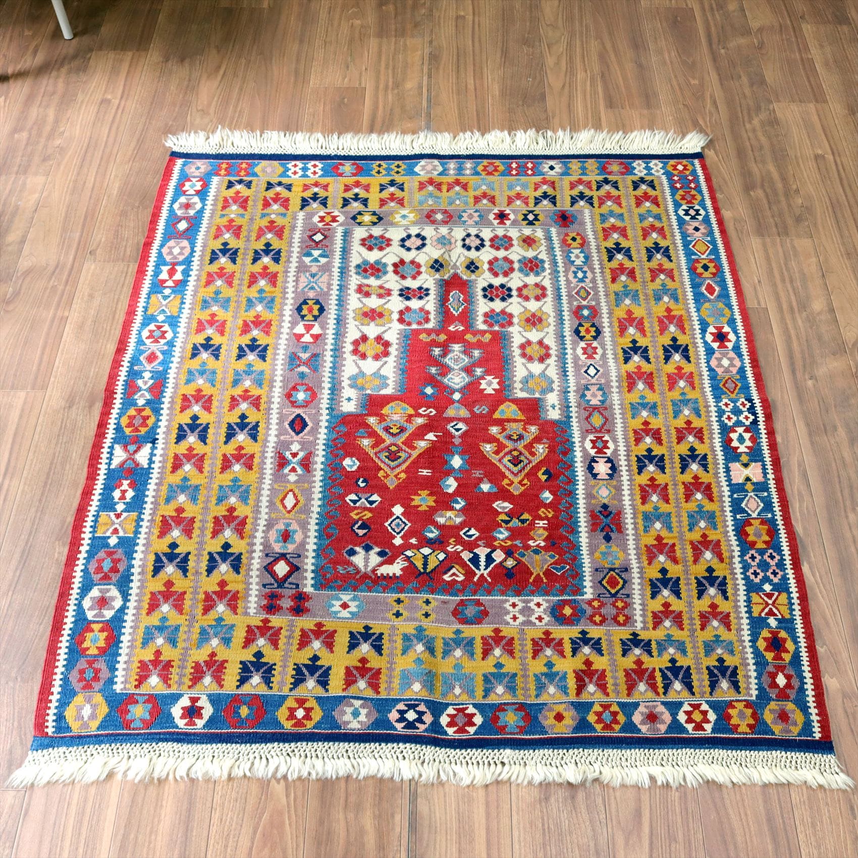 トルコ手織りキリム・コンヤ　草木染156×135cm 階段状の赤いミフラープ
