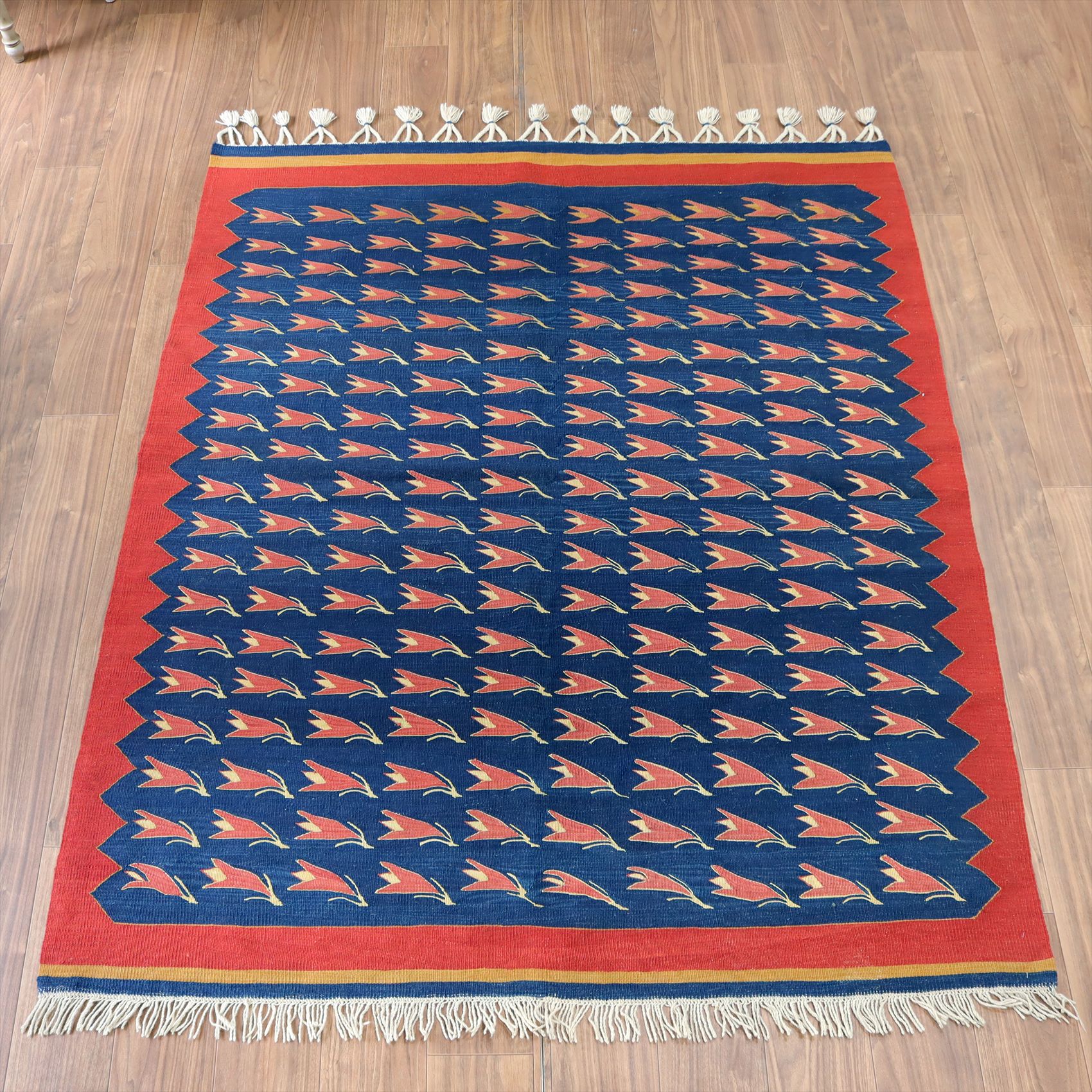 トルコの手織りキリム・コンヤ　草木染182×149cm チューリップのモチーフ