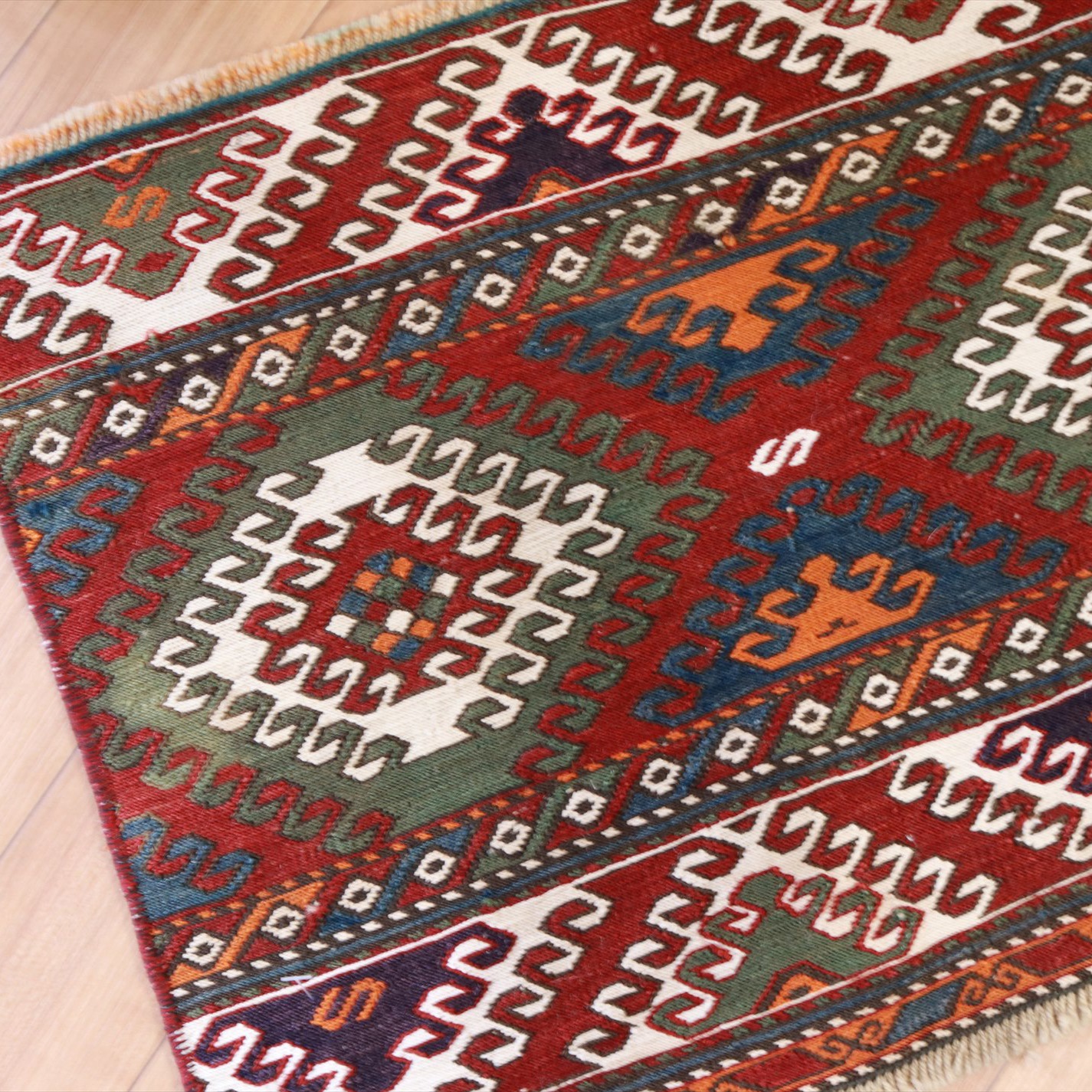 緻密なスマック織り　コーカサス地方36×49cm ベシック（マフラシュ)  フラグメント