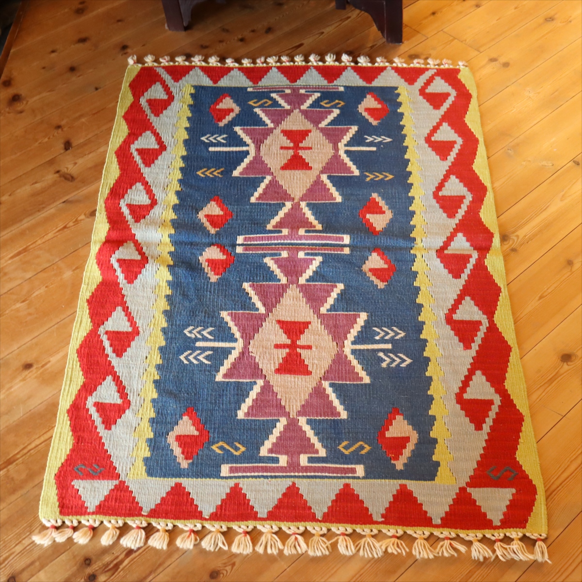 カイセリキリム　チェイレキ129×87cm