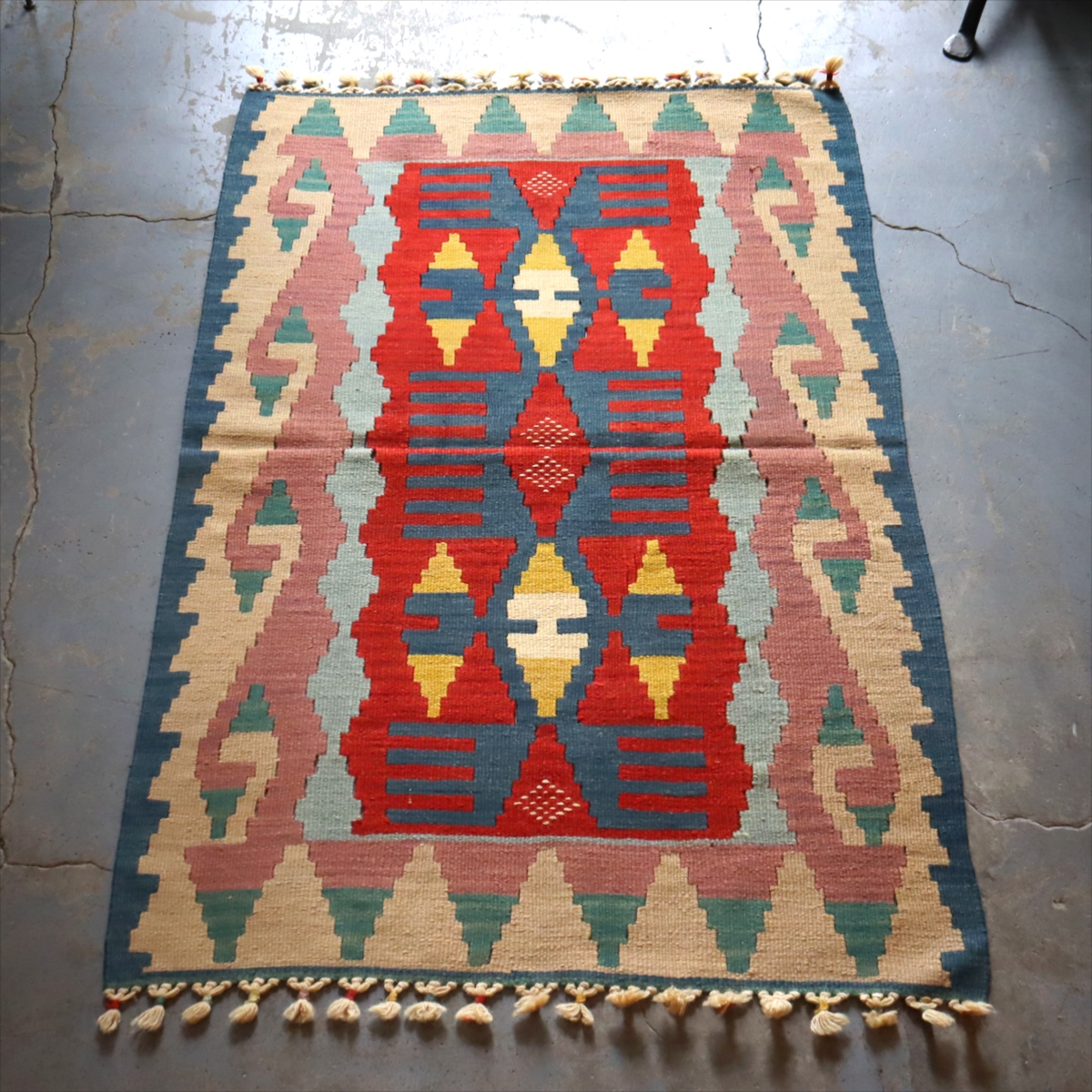 カイセリキリム　チェイレキ128×86cm