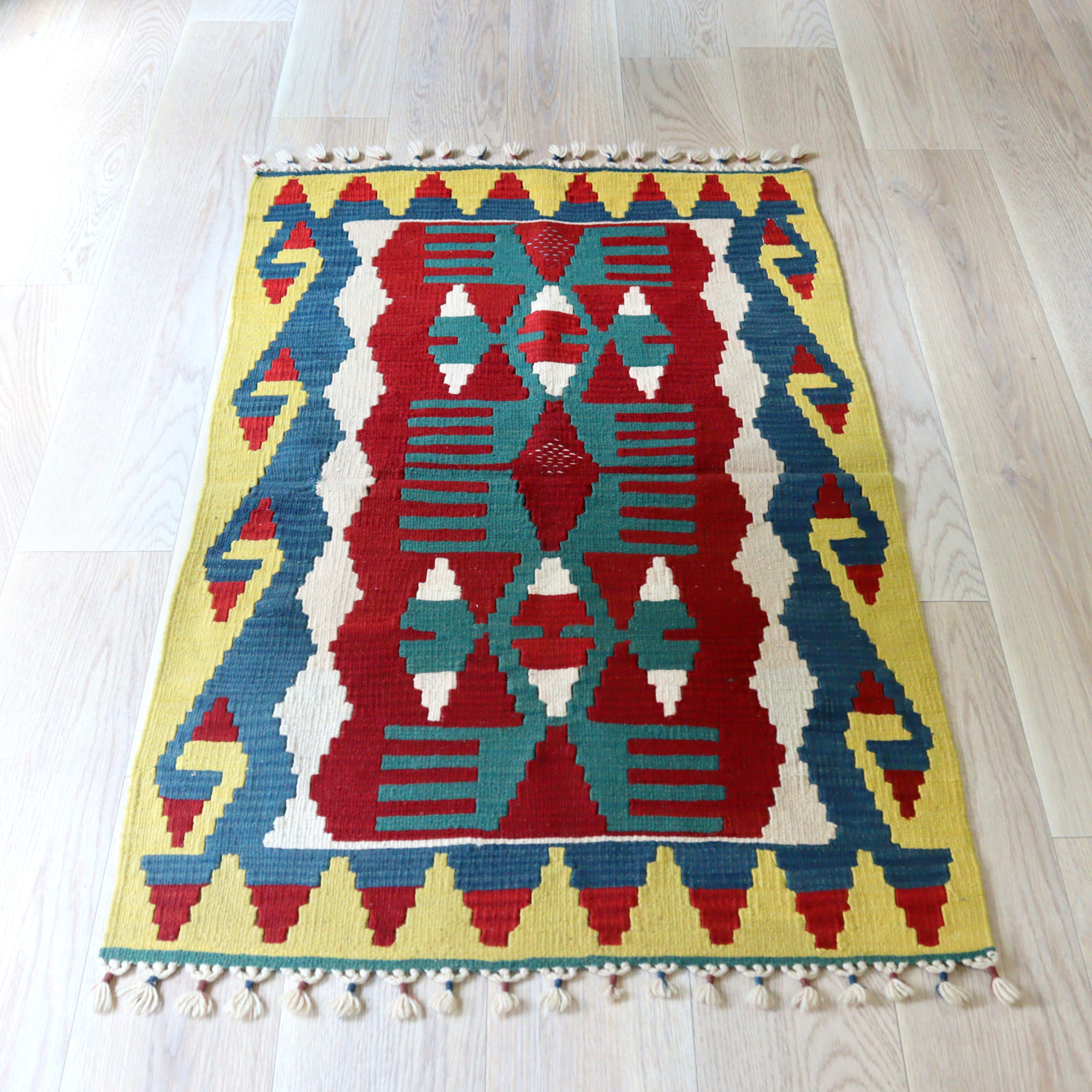 【15%OFF】トルコキリム カイセリ131×81cm 翼を広げた鳥