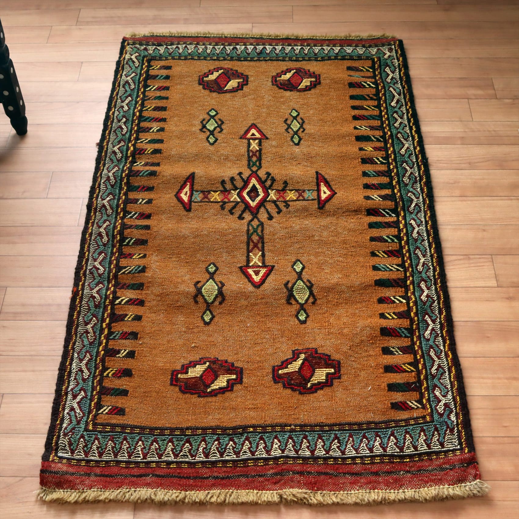 東イランの素朴な手織りキリム　グチャン116×68cm 幾何学モチーフとメダリオン