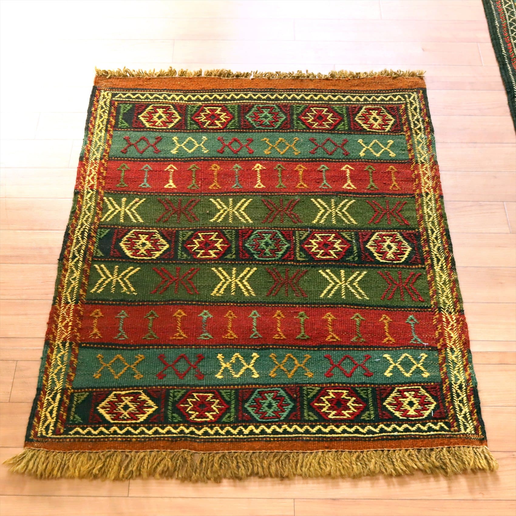 東イランの素朴な手織りキリム グチャン82×67cm 幾何学モチーフのボーダー