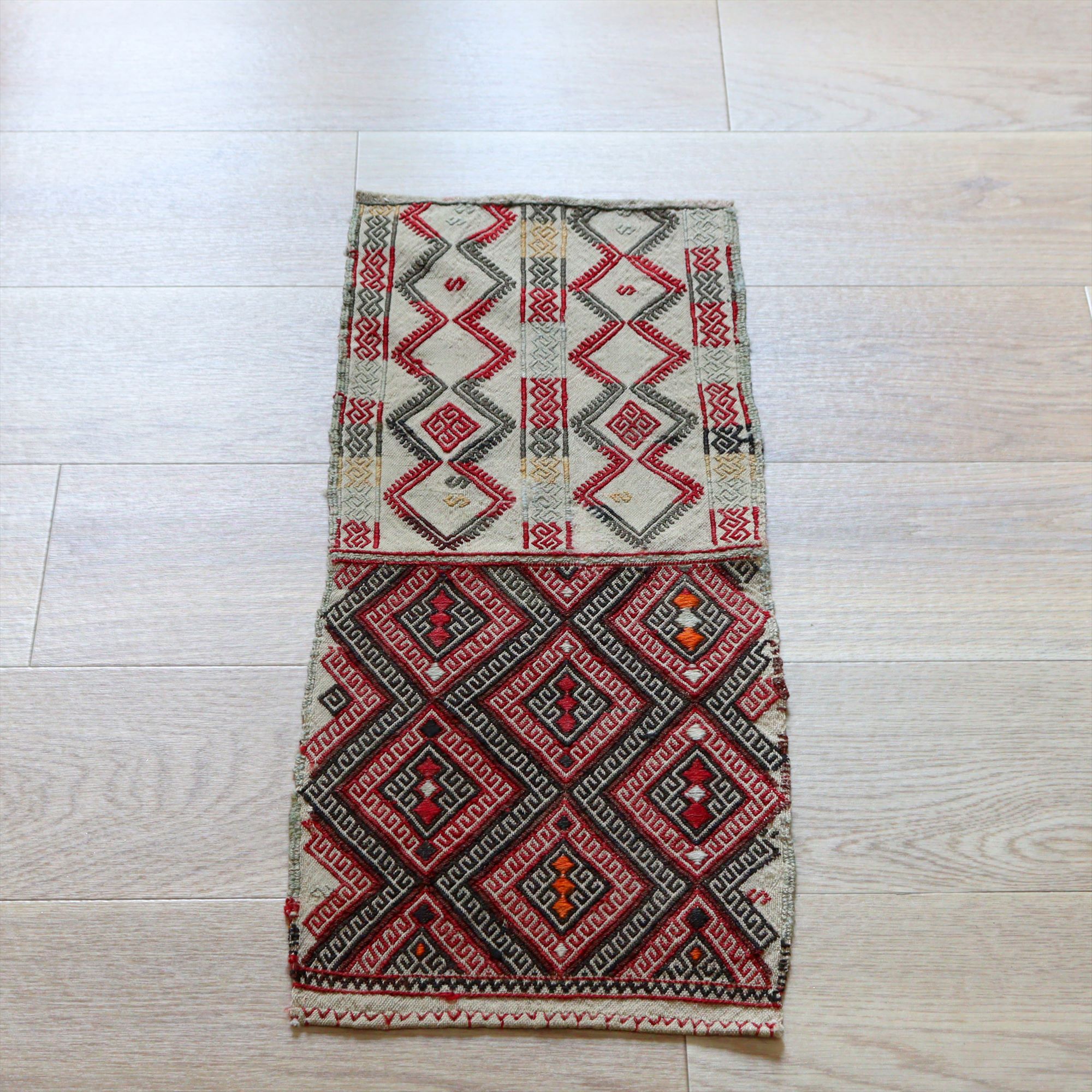 【15%OFF】オールドキリム シワス74×32cm サドルバッグを開いたカットピース