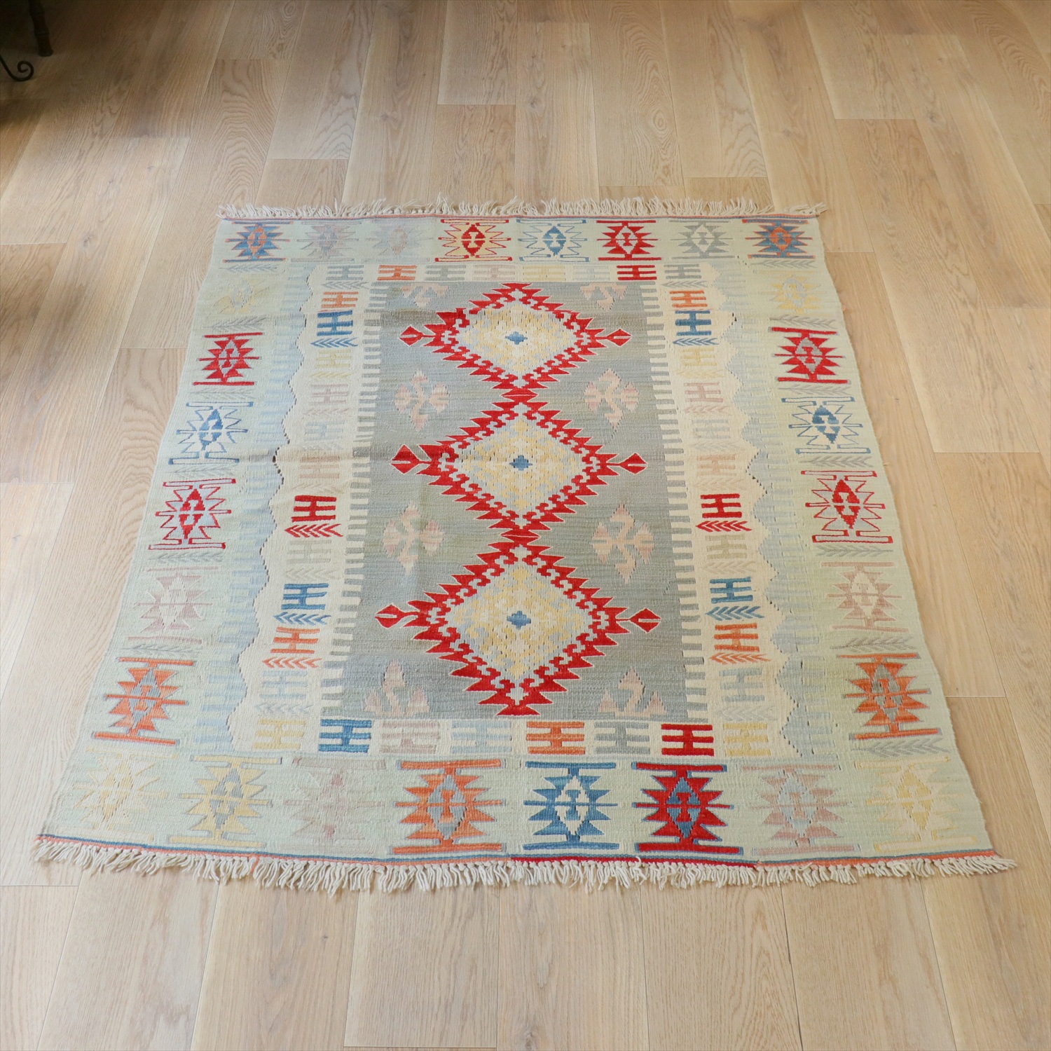 カイセリキリム　セッヂャーデ　パステル173×123cm ３つのドラゴンモチーフ