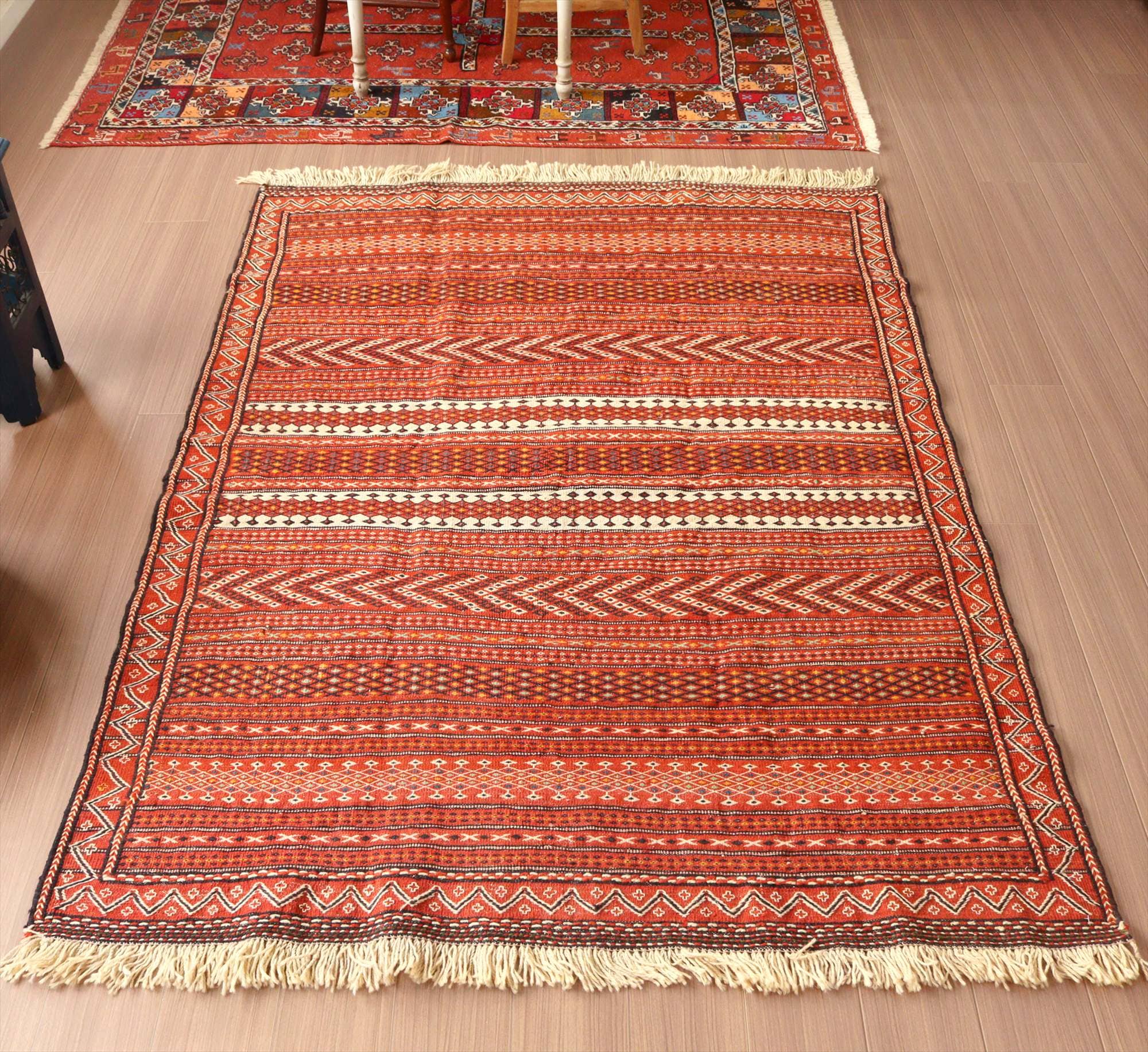刺繍のようなスザンニ織りのキリム イラン東北部カラート200×145cm暖色系のボーダー