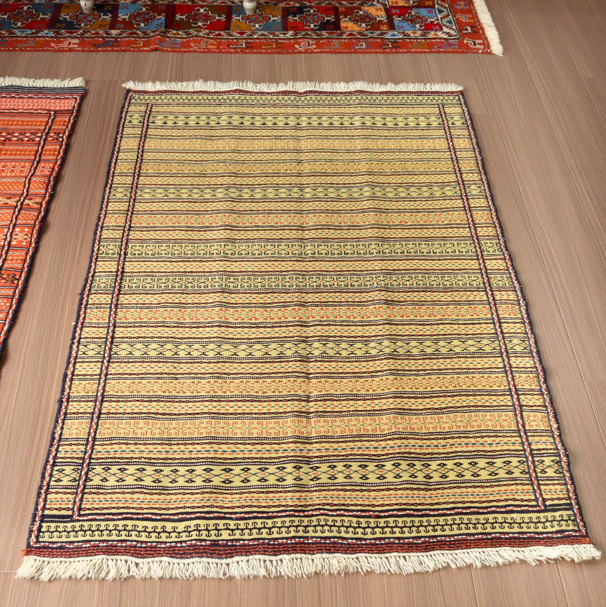 刺繍のようなスザンニ織りのキリム イラン東北部カラート152×98cmマスタードイエロー
