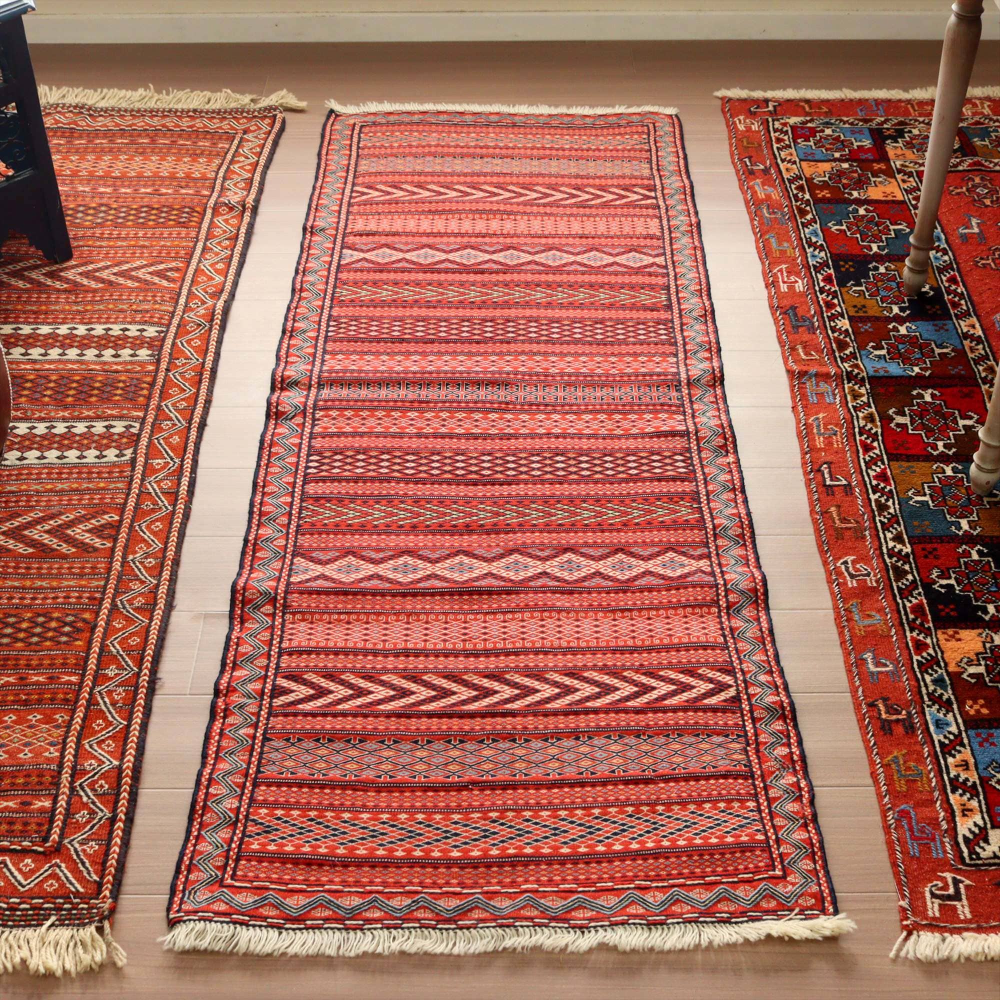 刺繍のようなスザンニ織りのキリム イラン東北部カラート196×73cm幾何学模様のボーダーデザイン