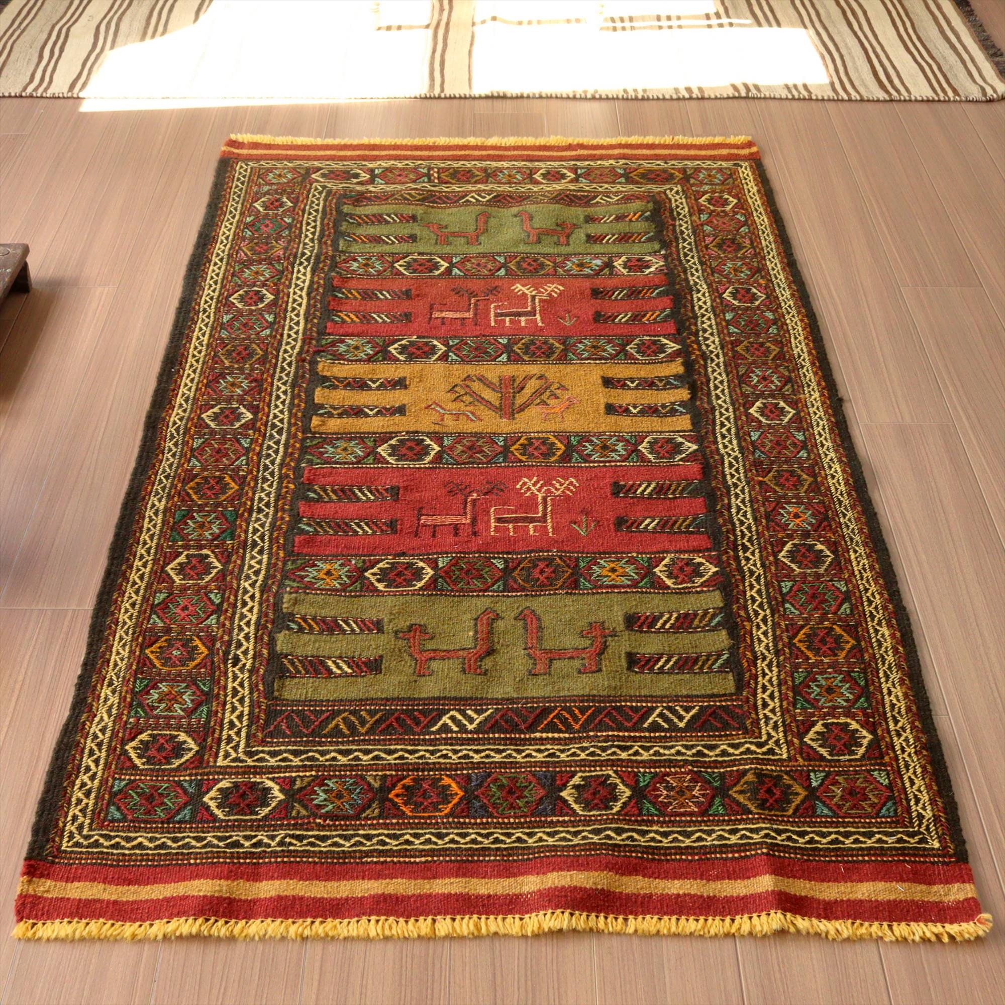 グチャン イランの手織りキリム185×105cm動物と生命の樹