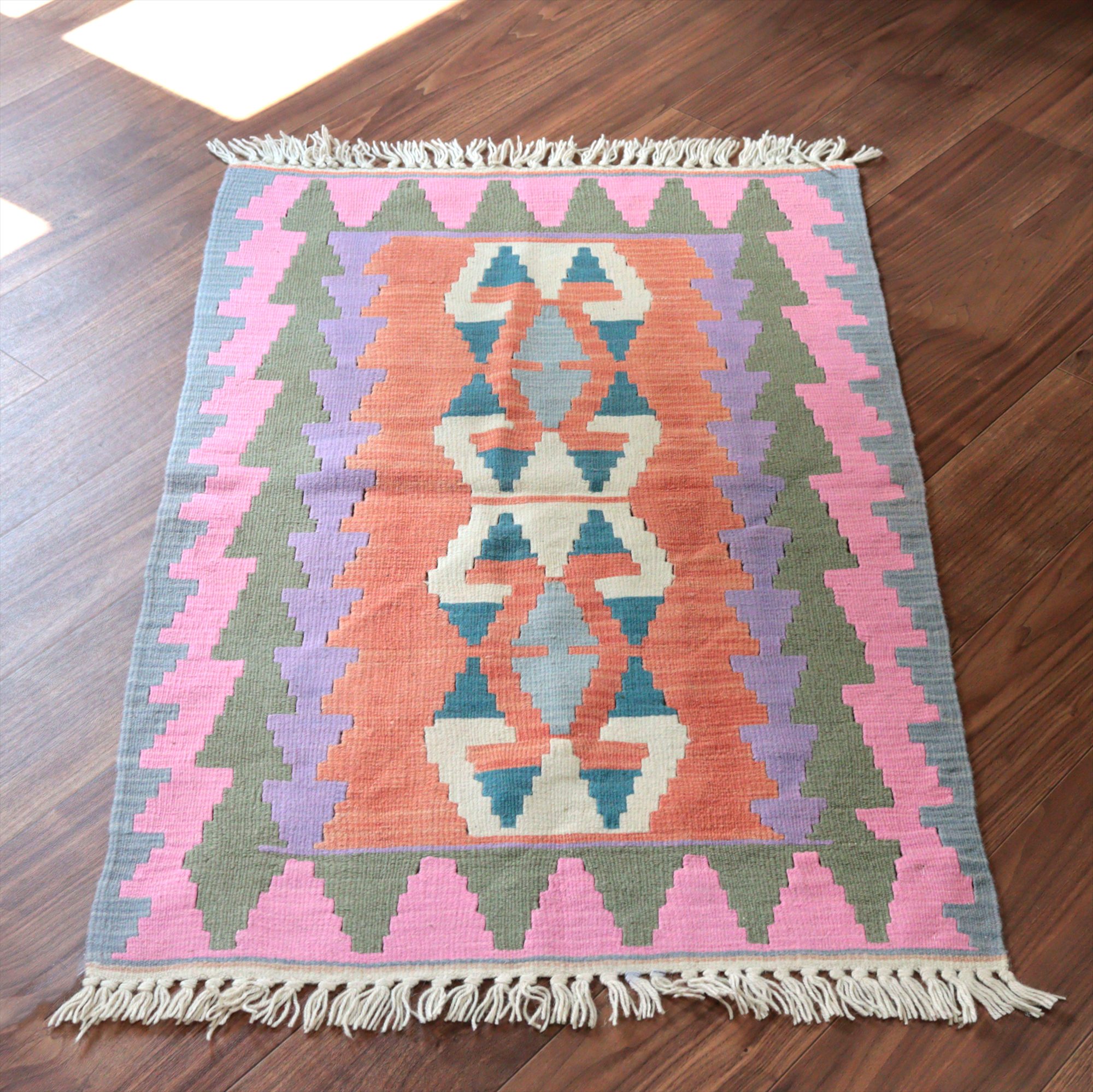 カイセリ産手織りキリム 雄羊の角116×74cm パステルカラー トルコの手織りラグ
