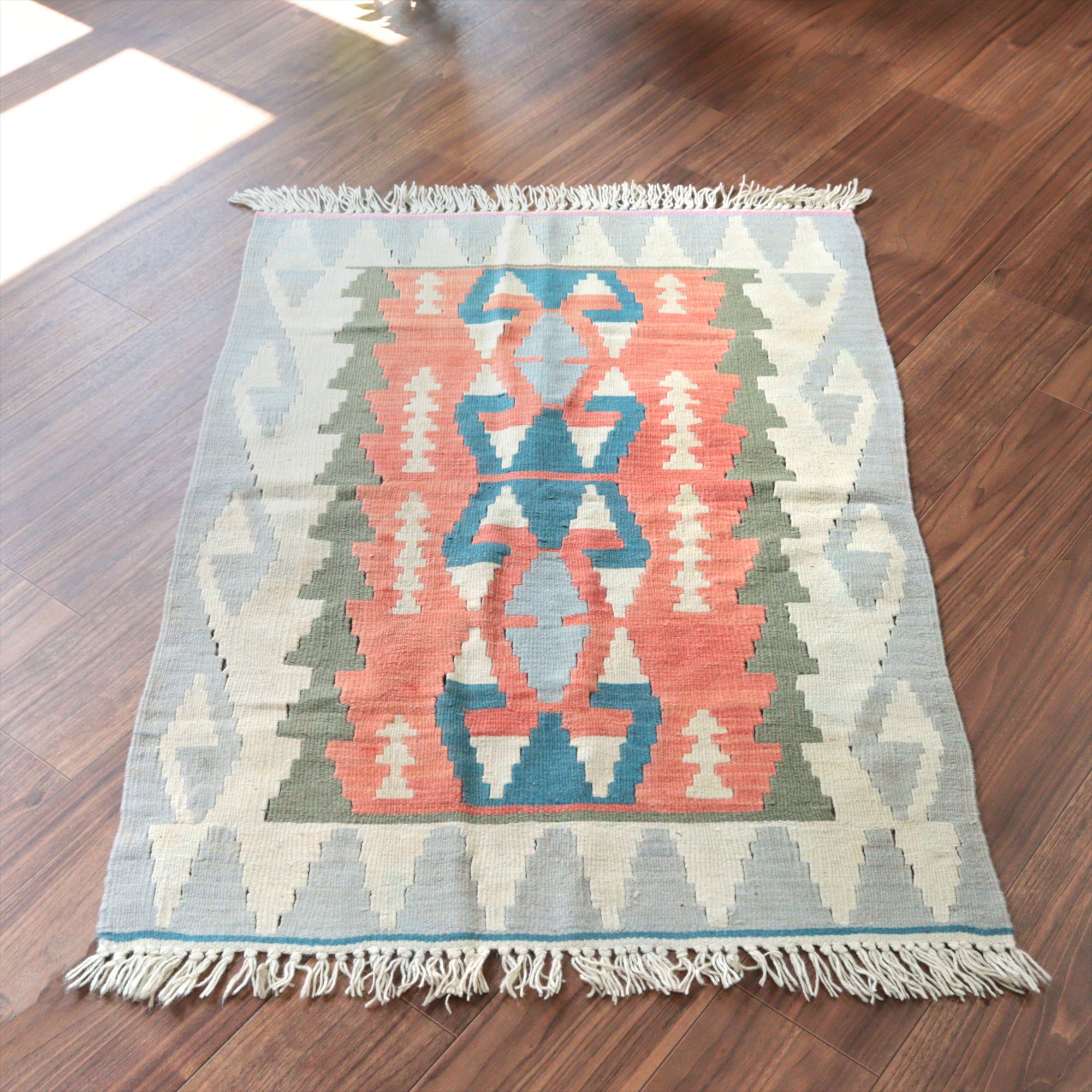 カイセリ産手織りキリム 雄羊の角113×81cm パステルカラー トルコの手織りラグ