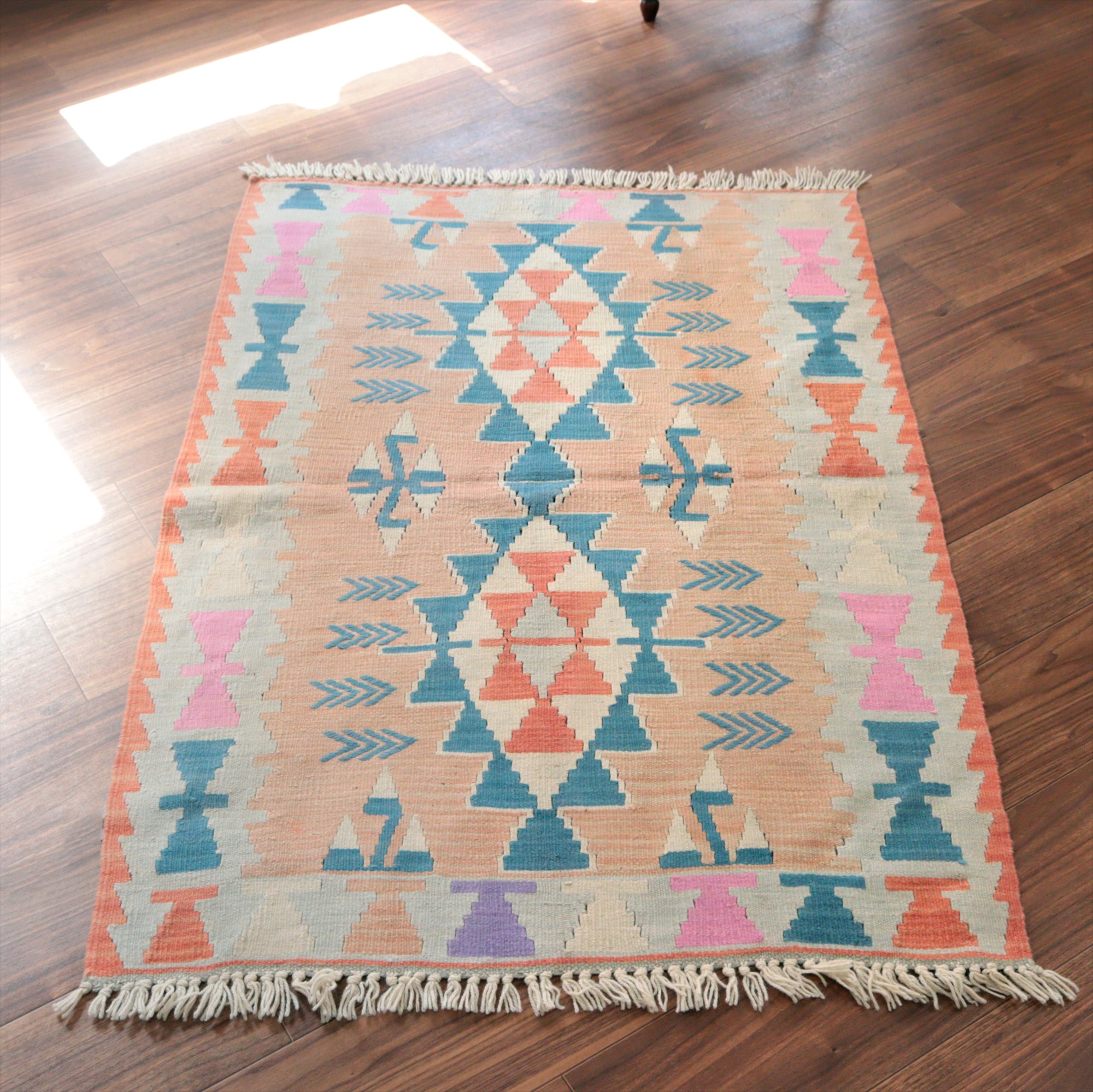 トルコの手織りキリム カイセリ127×90cm 幾何学モチーフ パステルトーン