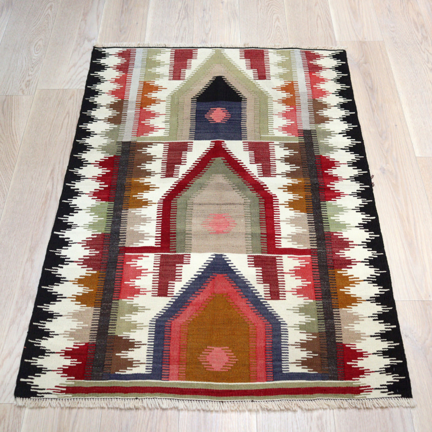 【15%OFF】オールドキリム コンヤ147×95cm ３つのミフラープ