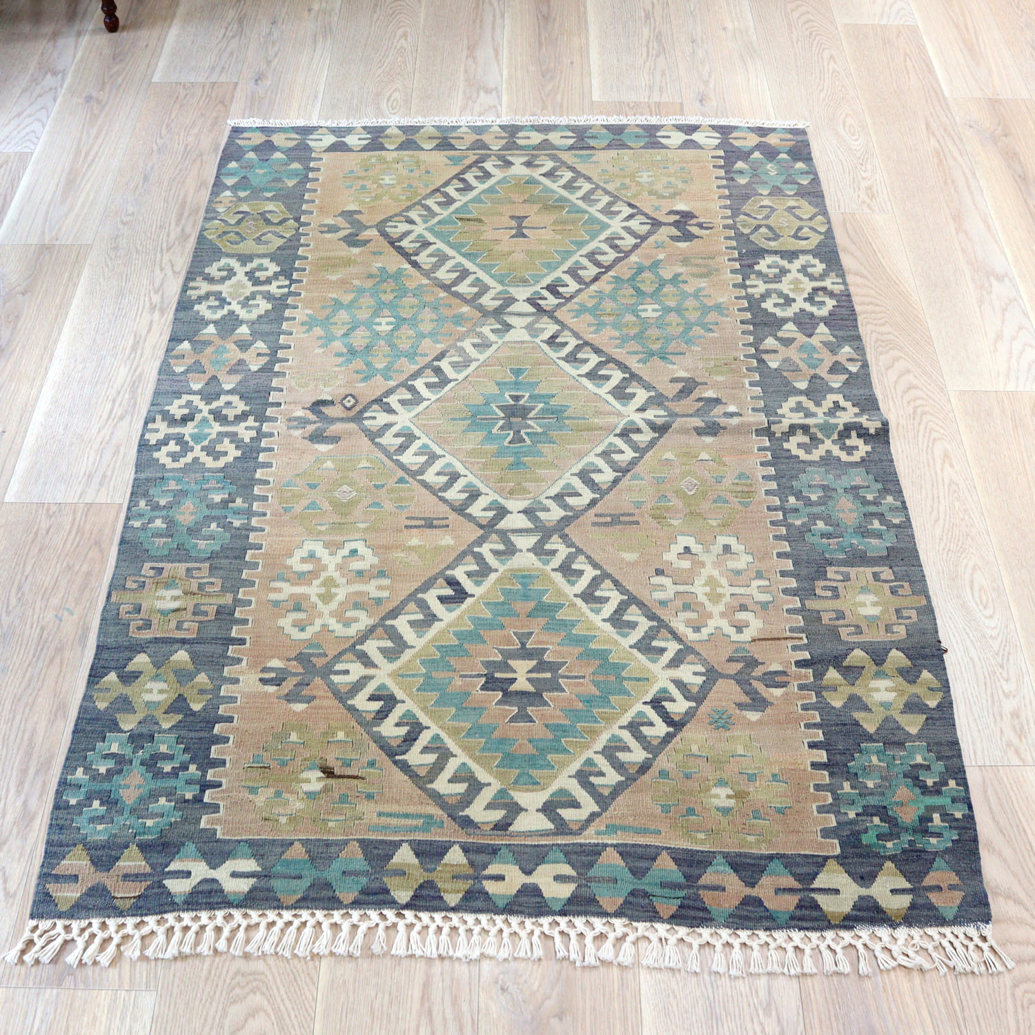 【15%OFF】オールドキム エシュメ174×115cm ３つのドラゴンのモチーフ