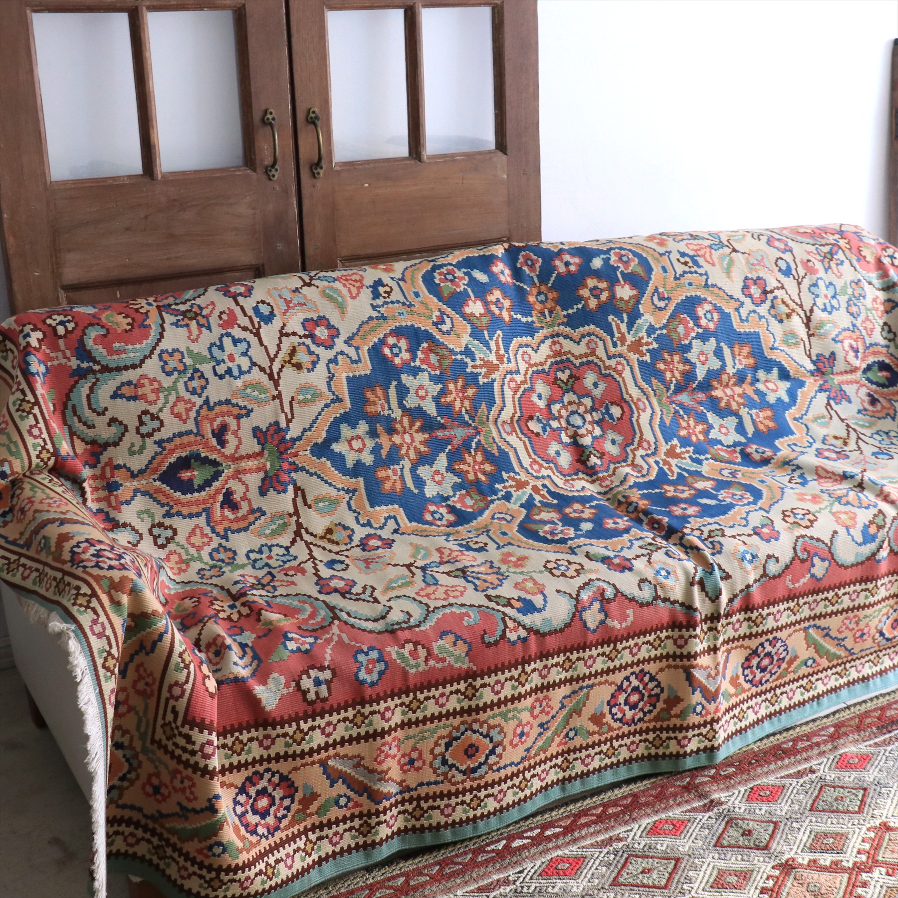 オールドキリム ブルガリア243×170cm クラシカルな花形のメダリオン