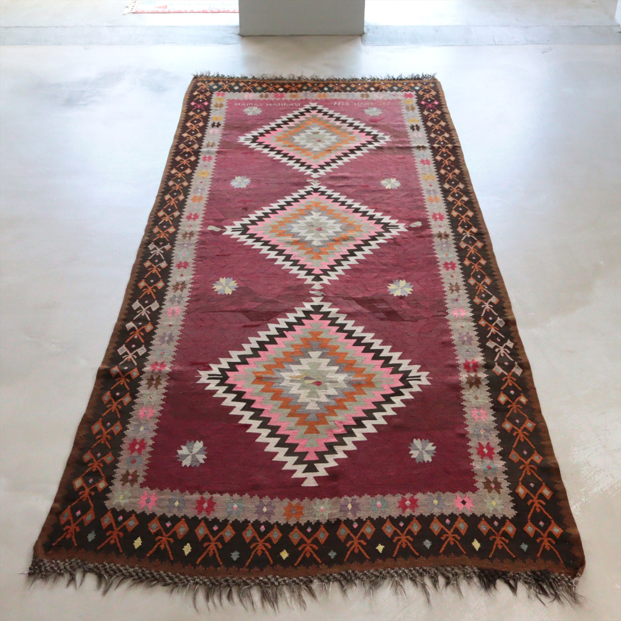 オールドキリム エルズルム344×158cm ３つのメダリオンと幾何学模様 文字入り