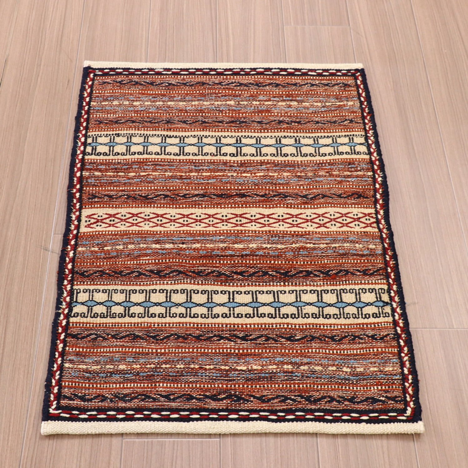 刺繍のようなスザンニ織りのキリム　イラン東北部カラート85×60cm スザンニ織りのボーダー