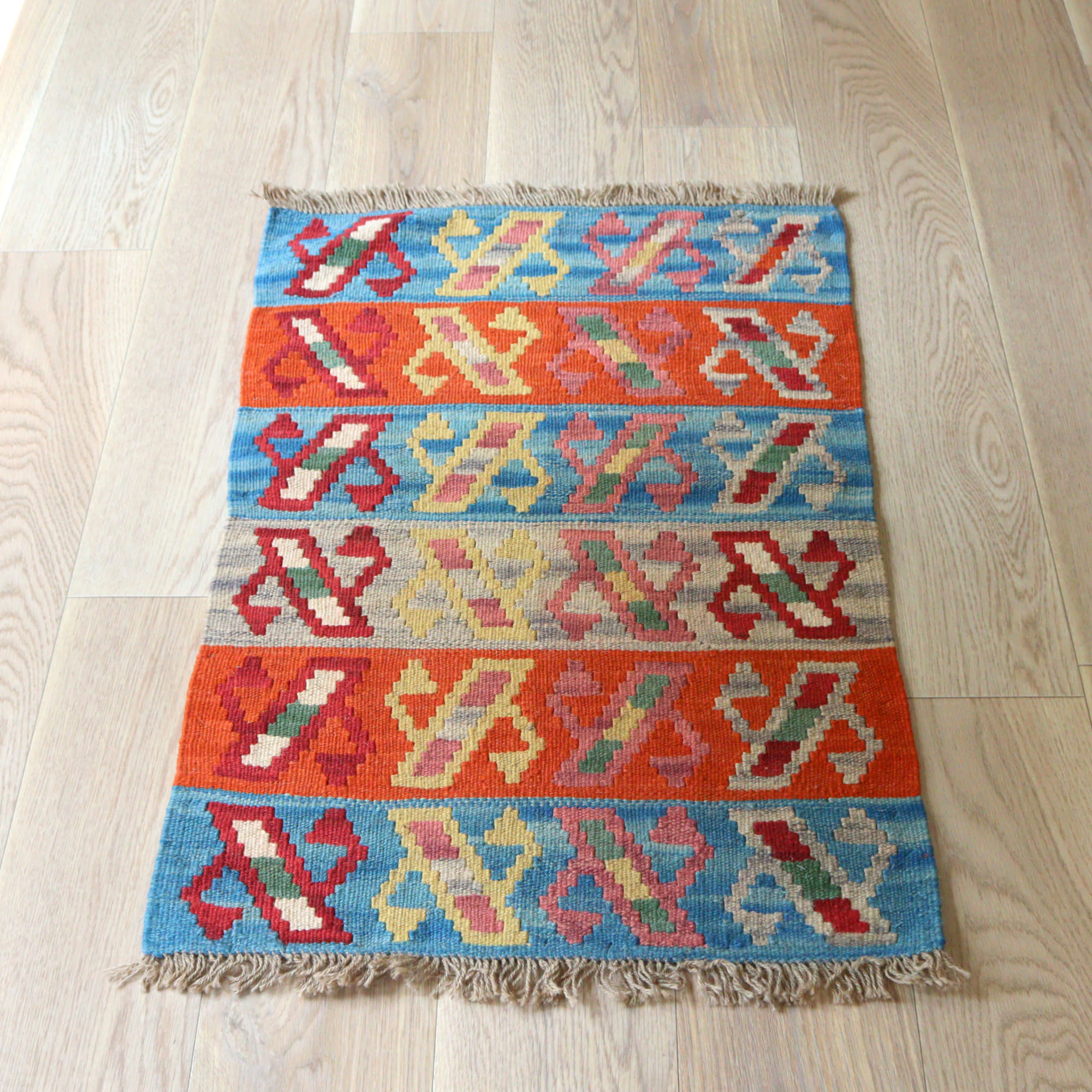 【15%OFF】カシュカイキリム イラン 手織り94×62cm カラフルな幾何学モチーフ