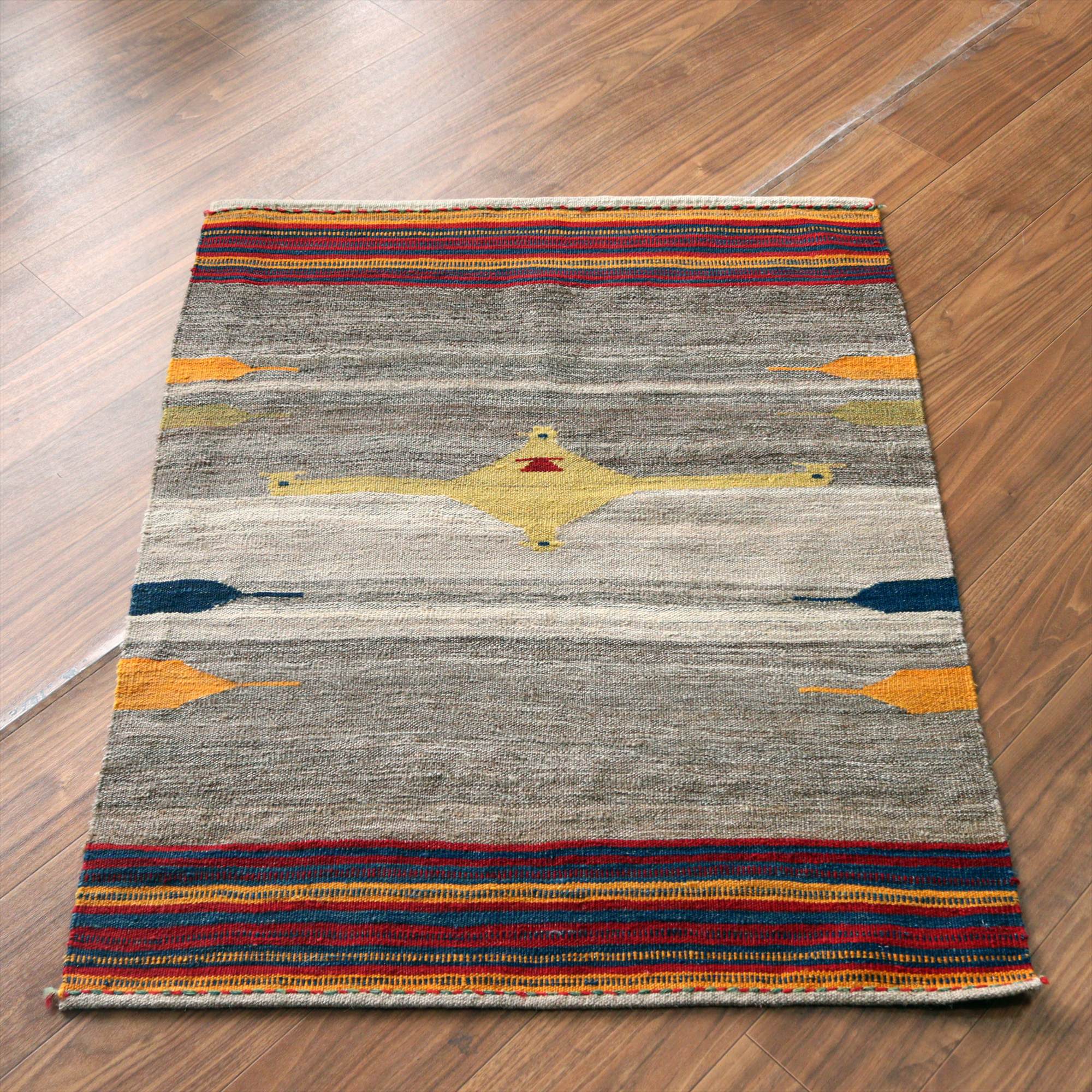 カシュカイ族の手織りキリム 114×93cm 幾何学モチーフ