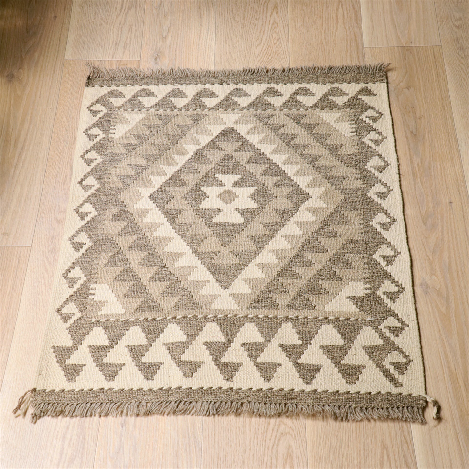 手織りキリム 無染色90×71cm モノトーン　ナチュラルカラー