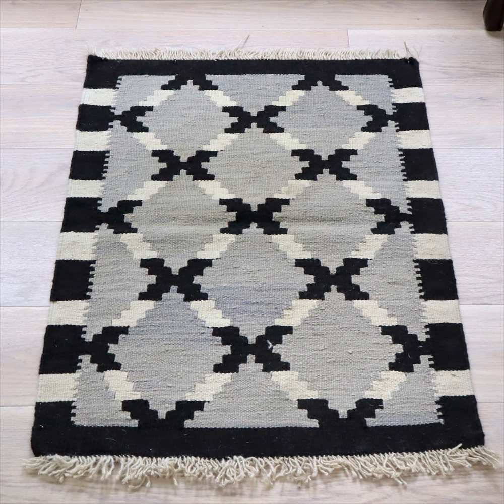 シラーズキリム　カシュカイ族の手織りラグ90×67cm 玄関マットサイズ