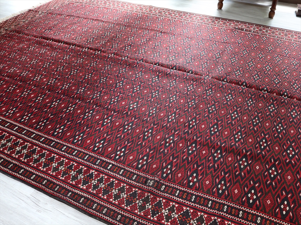 ヤムート族のキリム　赤いジジム織り