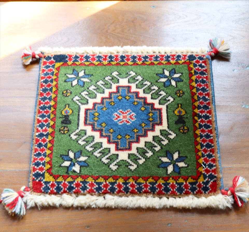 ミニサイズ/トライバルラグ 30×32cm ヤラメ 手織りラグ