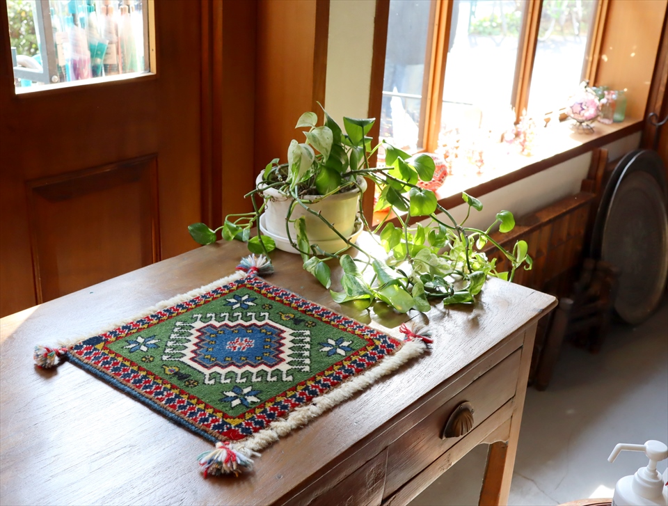 ペルシア絨毯 手織り ヤラメ 新品未使用 サイズ151 × 100 ラグ-