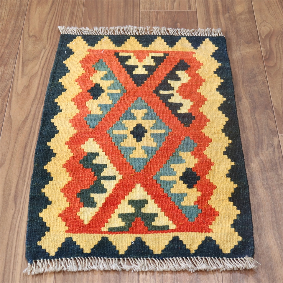 カシュカイ族の手織りキリム　ミニ　68×44cm
