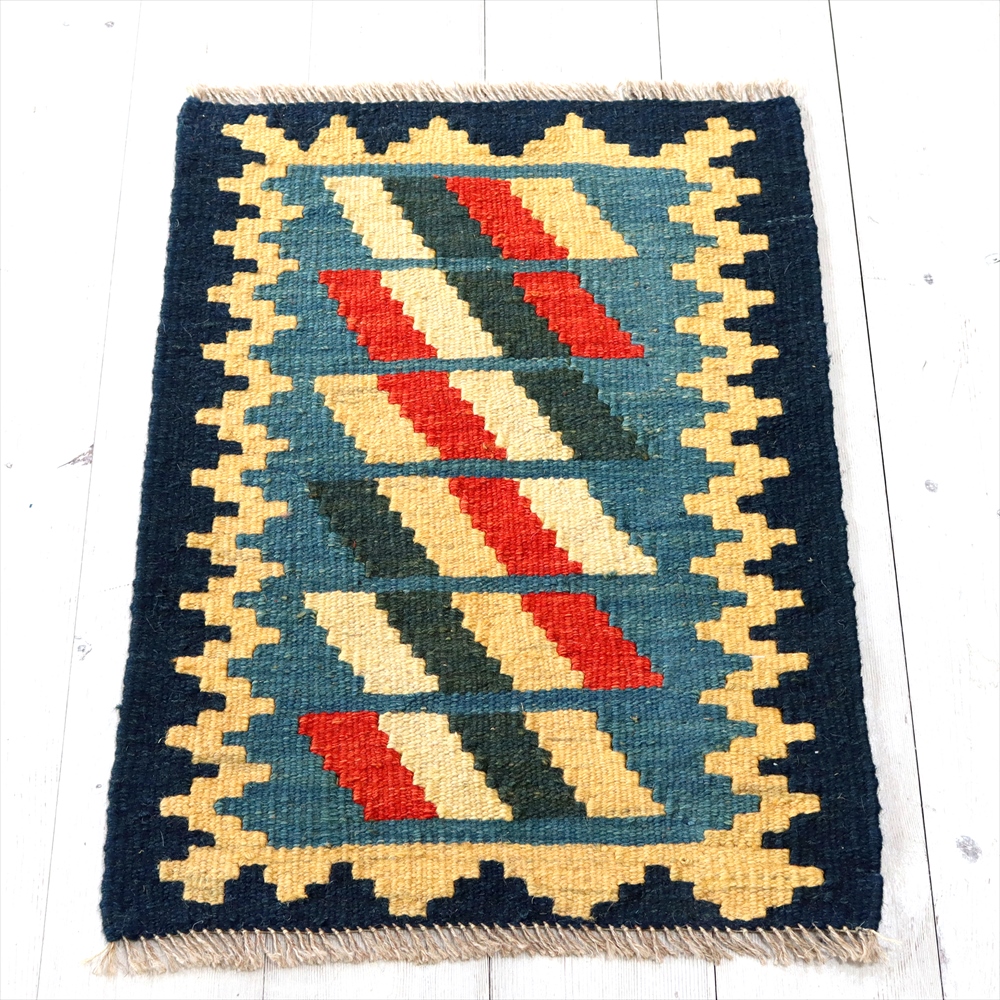 カシュカイ族の手織りキリム・シラーズ 55×40cm 発色のよいカラフルモチーフ